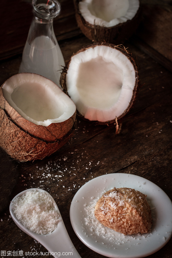 破碎的椰子。對印度食品美味的水果