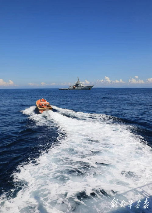 緊急出動(dòng)！南部戰(zhàn)區(qū)海軍組織海上協(xié)同醫(yī)療救護(hù)訓(xùn)練，直升機(jī)與艦艇協(xié)同上演生命接力