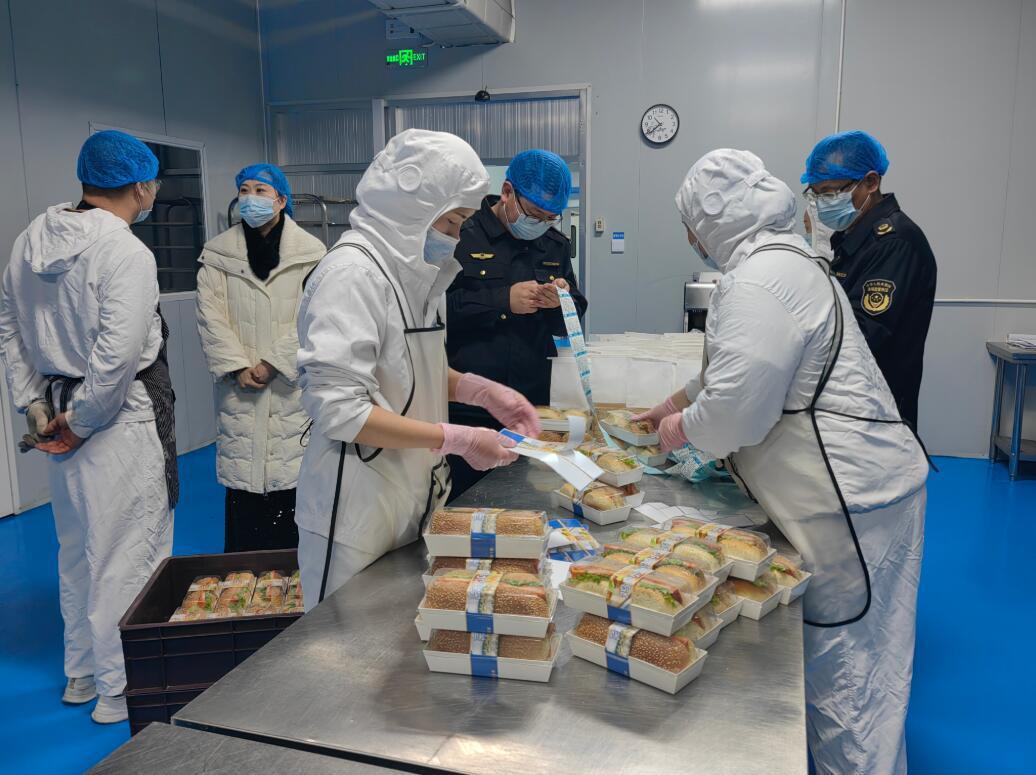 銀川市市場監(jiān)督管理局金鳳區(qū)分局開展糕點食品生產(chǎn)企業(yè)專項檢查 保障群眾舌尖安全